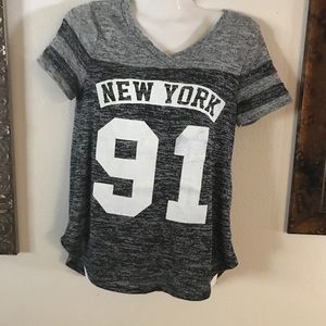 A women size m shirt